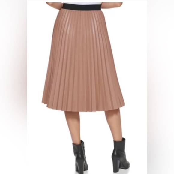 Calvin Klein cafe ole tan Faux Leather Pleated circular swing Skirt size small - Picture 5 of 8